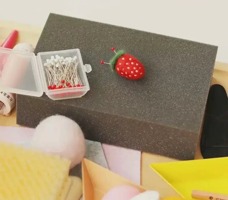 What is Needle Felting?for beginners #1 5 Felting needles Operation table img